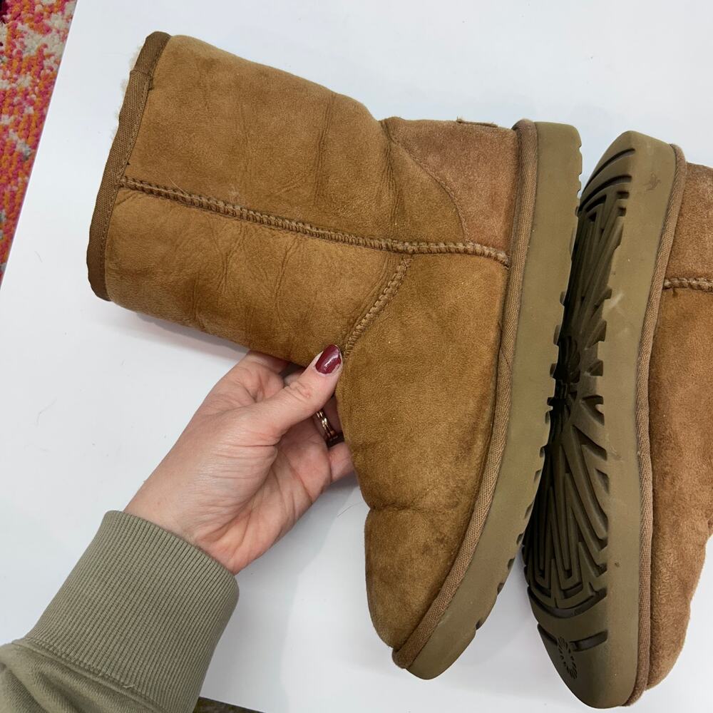 UGG Classic Short II Boot in Chestnut 7 Style 1016223 - Picture 5 of 9